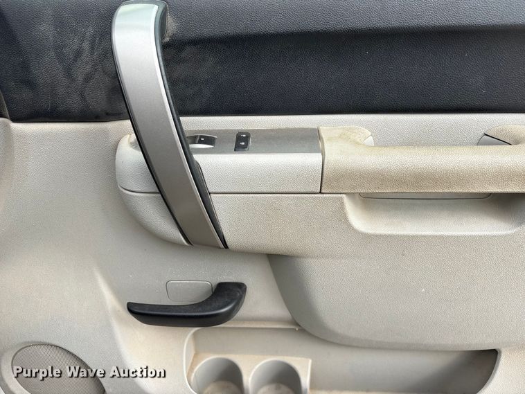 image for item FG2722 2011 Chevrolet Silverado 1500 Crew Cab pickup truck