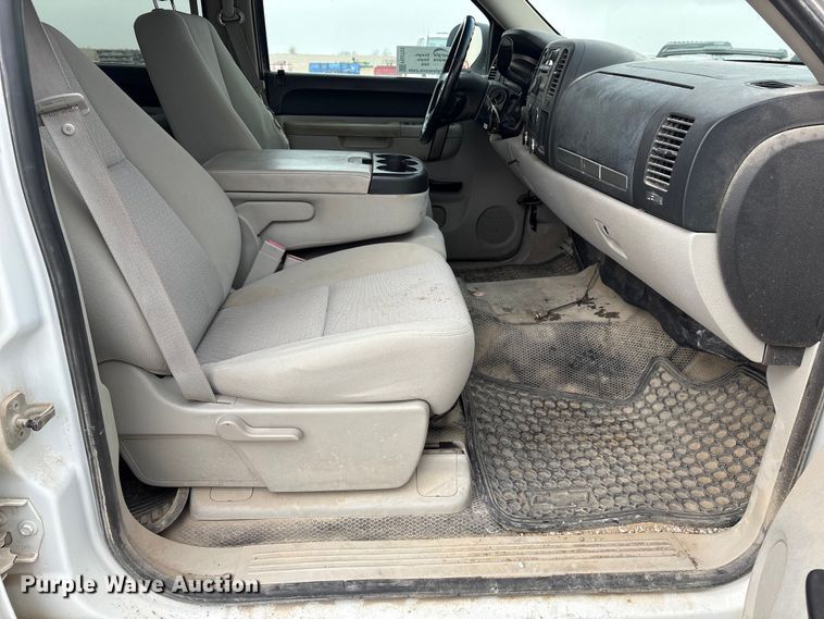 image for item FG2722 2011 Chevrolet Silverado 1500 Crew Cab pickup truck