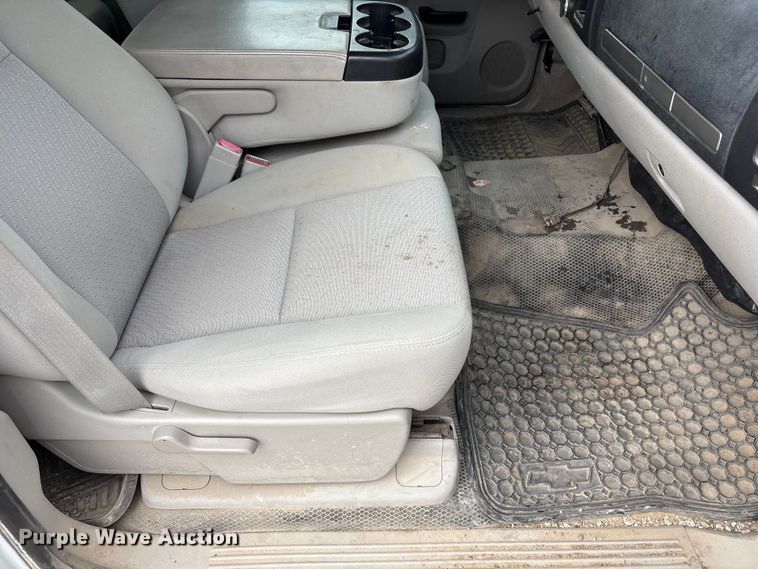 image for item FG2722 2011 Chevrolet Silverado 1500 Crew Cab pickup truck