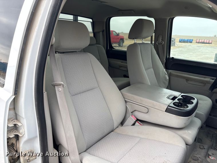 image for item FG2722 2011 Chevrolet Silverado 1500 Crew Cab pickup truck