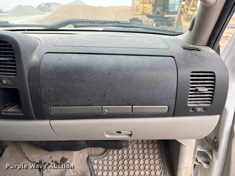 image for item FG2722 2011 Chevrolet Silverado 1500 Crew Cab pickup truck