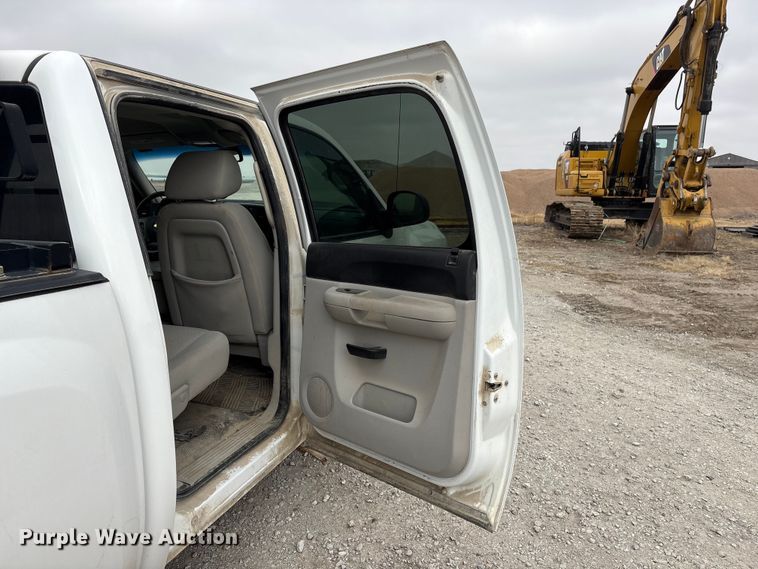 image for item FG2722 2011 Chevrolet Silverado 1500 Crew Cab pickup truck