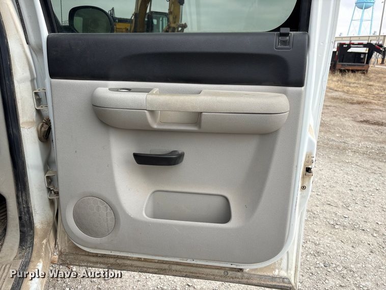 image for item FG2722 2011 Chevrolet Silverado 1500 Crew Cab pickup truck