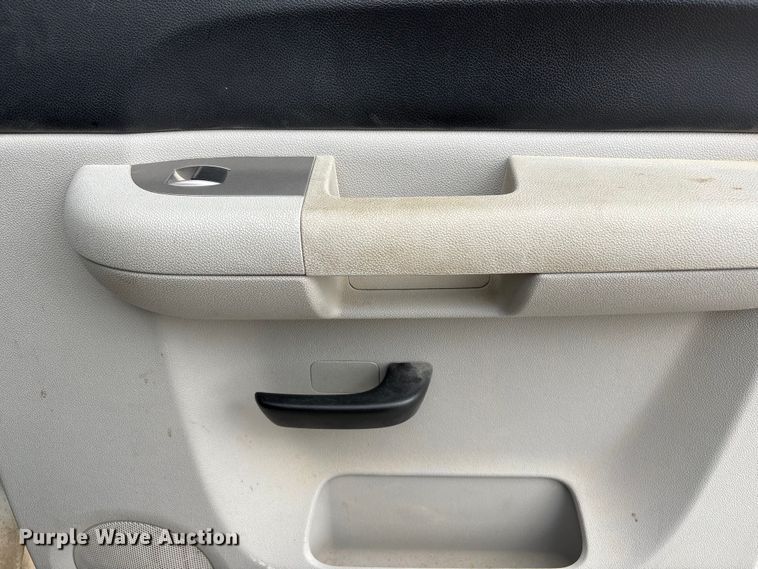 image for item FG2722 2011 Chevrolet Silverado 1500 Crew Cab pickup truck