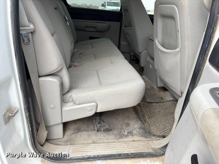 image for item FG2722 2011 Chevrolet Silverado 1500 Crew Cab pickup truck