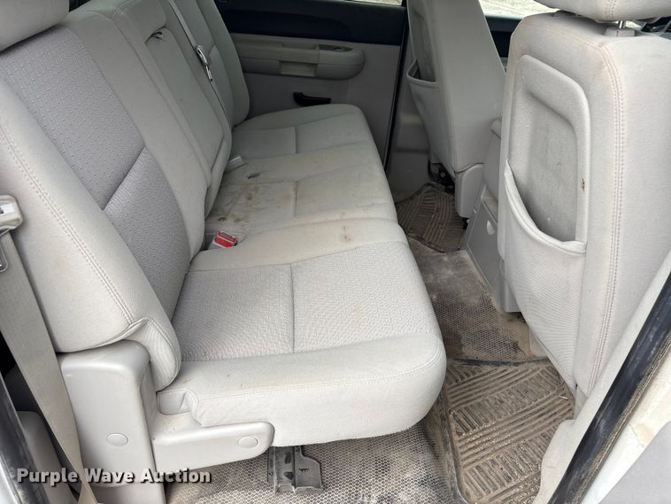 image for item FG2722 2011 Chevrolet Silverado 1500 Crew Cab pickup truck