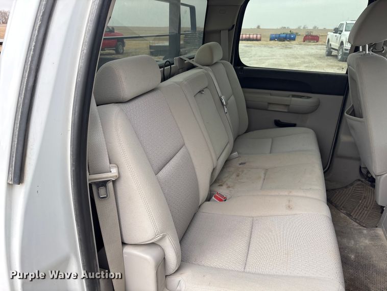 image for item FG2722 2011 Chevrolet Silverado 1500 Crew Cab pickup truck