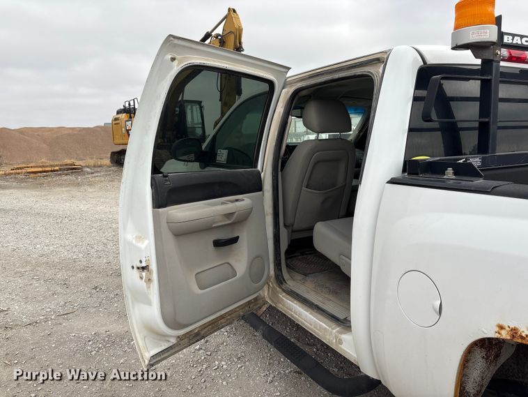 image for item FG2722 2011 Chevrolet Silverado 1500 Crew Cab pickup truck