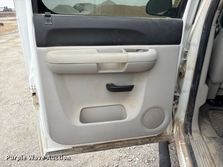 image for item FG2722 2011 Chevrolet Silverado 1500 Crew Cab pickup truck