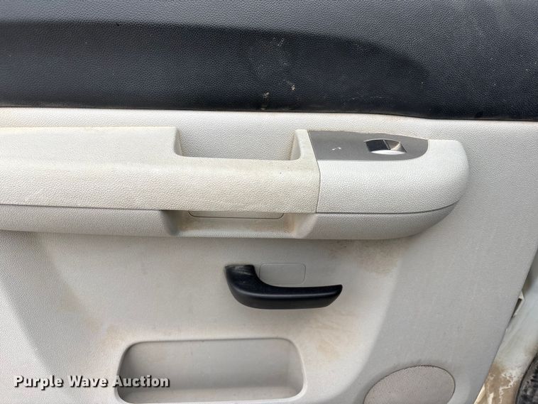 image for item FG2722 2011 Chevrolet Silverado 1500 Crew Cab pickup truck