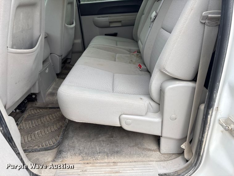 image for item FG2722 2011 Chevrolet Silverado 1500 Crew Cab pickup truck