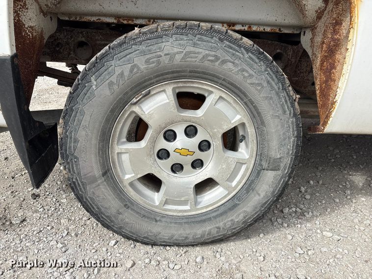 image for item FG2722 2011 Chevrolet Silverado 1500 Crew Cab pickup truck