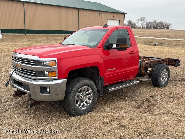 image for item FG2724 2016 Chevrolet Silverado 3500HD pickup truck cab and chassis