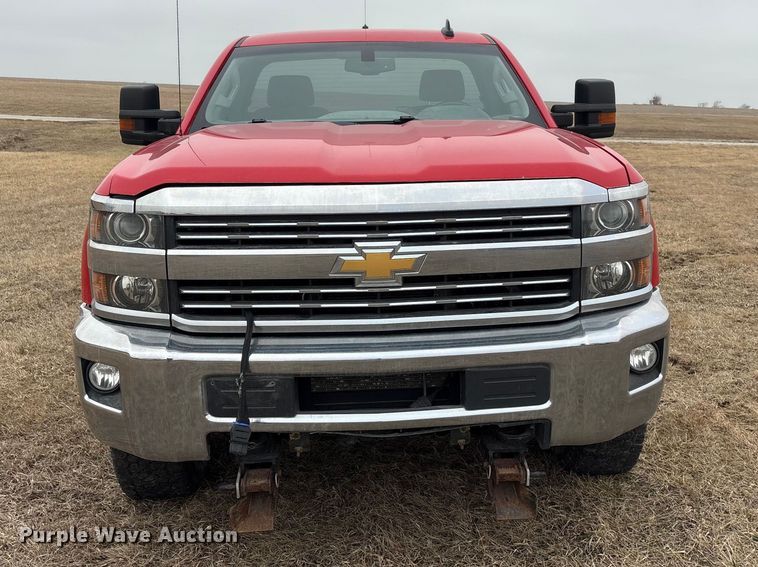 image for item FG2724 2016 Chevrolet Silverado 3500HD pickup truck cab and chassis