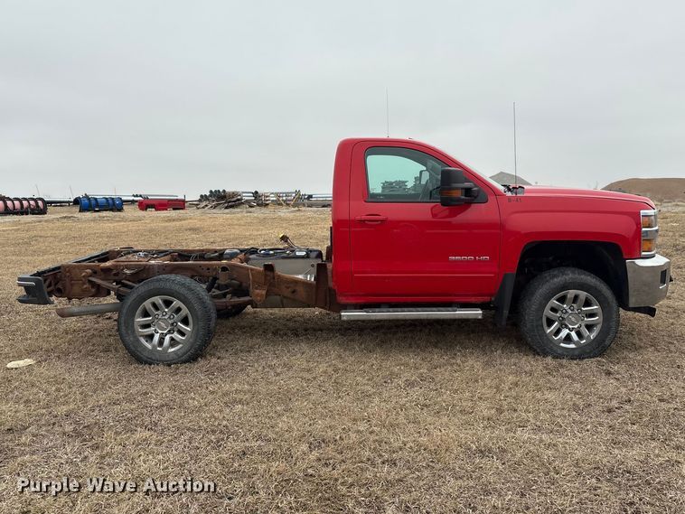 image for item FG2724 2016 Chevrolet Silverado 3500HD pickup truck cab and chassis