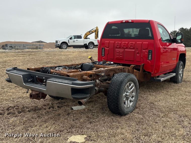 image for item FG2724 2016 Chevrolet Silverado 3500HD pickup truck cab and chassis