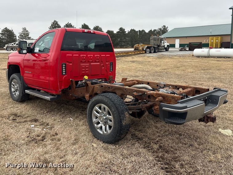 image for item FG2724 2016 Chevrolet Silverado 3500HD pickup truck cab and chassis