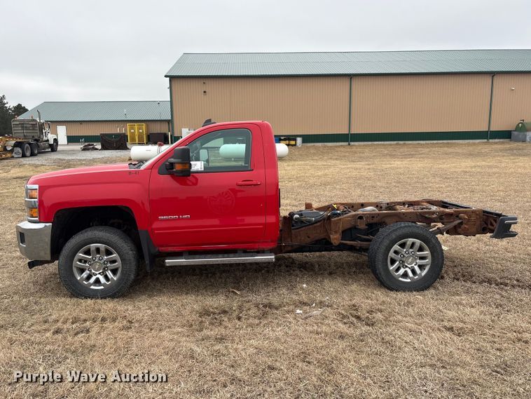 image for item FG2724 2016 Chevrolet Silverado 3500HD pickup truck cab and chassis