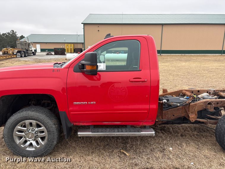 image for item FG2724 2016 Chevrolet Silverado 3500HD pickup truck cab and chassis