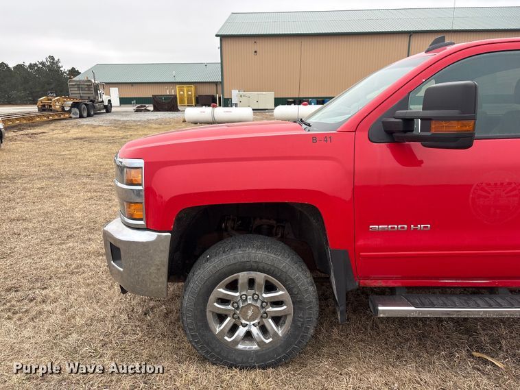 image for item FG2724 2016 Chevrolet Silverado 3500HD pickup truck cab and chassis