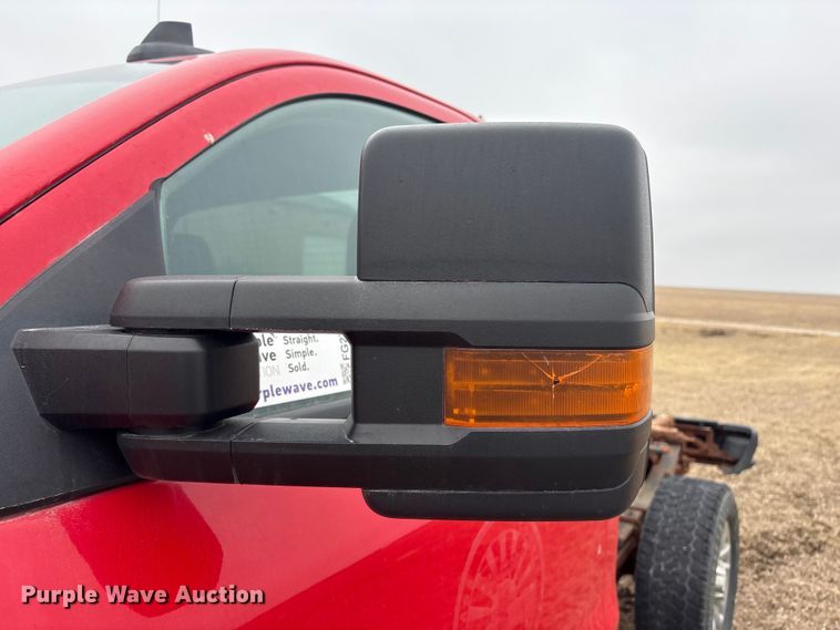 image for item FG2724 2016 Chevrolet Silverado 3500HD pickup truck cab and chassis