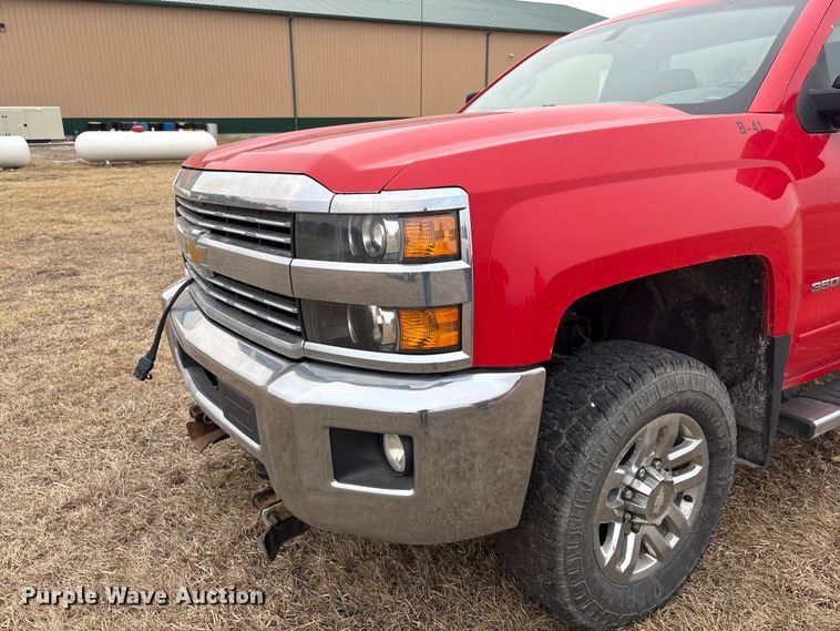 image for item FG2724 2016 Chevrolet Silverado 3500HD pickup truck cab and chassis