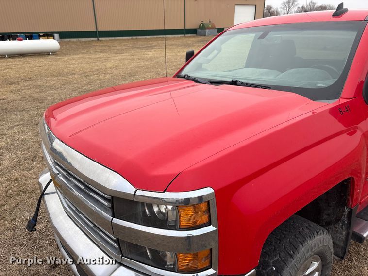 image for item FG2724 2016 Chevrolet Silverado 3500HD pickup truck cab and chassis