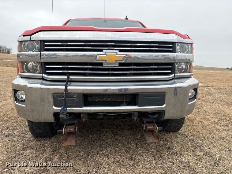 image for item FG2724 2016 Chevrolet Silverado 3500HD pickup truck cab and chassis