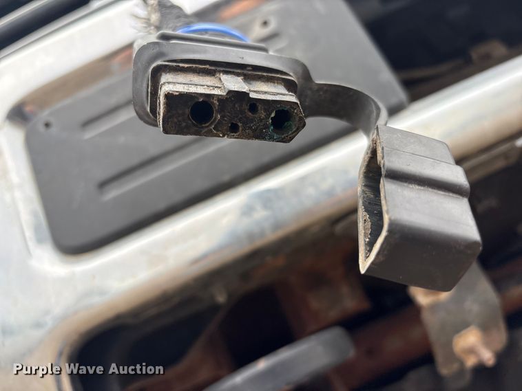 image for item FG2724 2016 Chevrolet Silverado 3500HD pickup truck cab and chassis