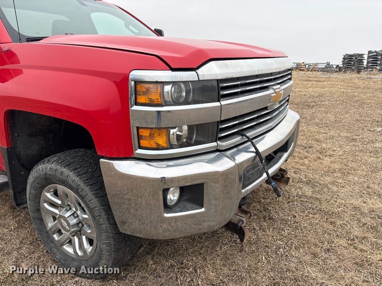 image for item FG2724 2016 Chevrolet Silverado 3500HD pickup truck cab and chassis