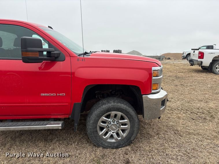 image for item FG2724 2016 Chevrolet Silverado 3500HD pickup truck cab and chassis