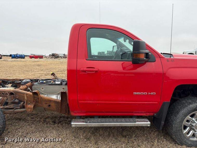 image for item FG2724 2016 Chevrolet Silverado 3500HD pickup truck cab and chassis
