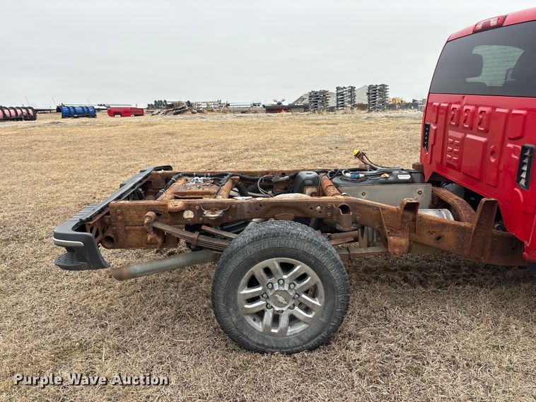 image for item FG2724 2016 Chevrolet Silverado 3500HD pickup truck cab and chassis