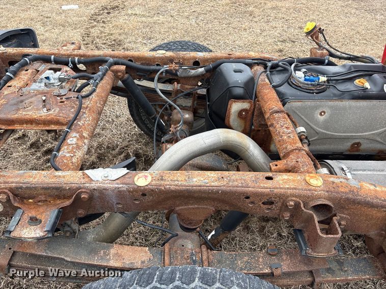 image for item FG2724 2016 Chevrolet Silverado 3500HD pickup truck cab and chassis