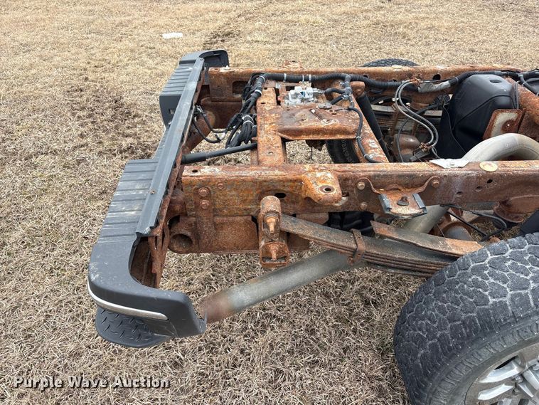 image for item FG2724 2016 Chevrolet Silverado 3500HD pickup truck cab and chassis