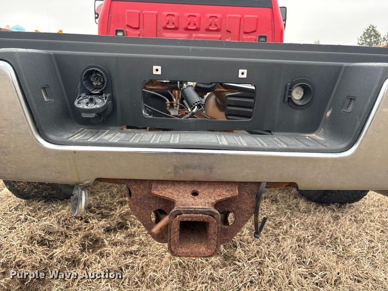 image for item FG2724 2016 Chevrolet Silverado 3500HD pickup truck cab and chassis