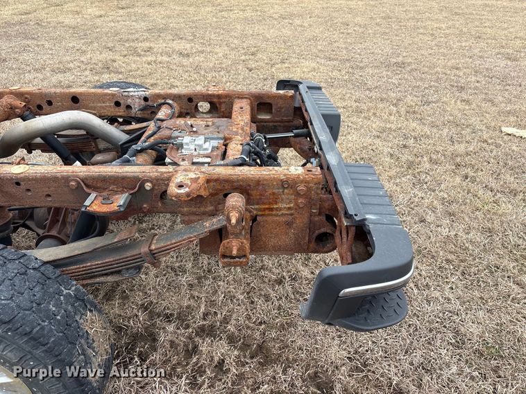 image for item FG2724 2016 Chevrolet Silverado 3500HD pickup truck cab and chassis