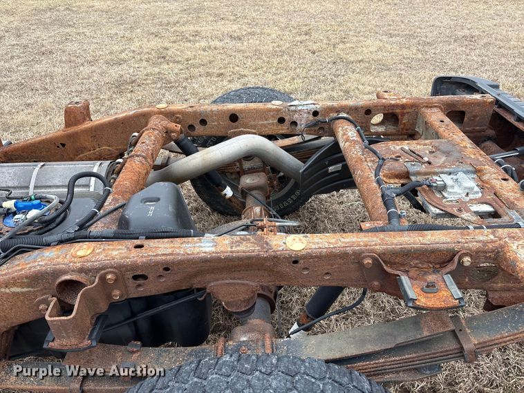 image for item FG2724 2016 Chevrolet Silverado 3500HD pickup truck cab and chassis