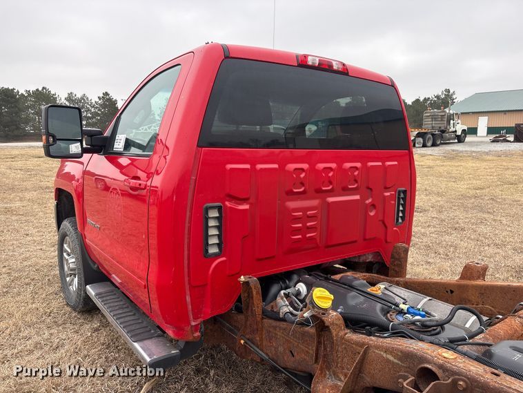 image for item FG2724 2016 Chevrolet Silverado 3500HD pickup truck cab and chassis