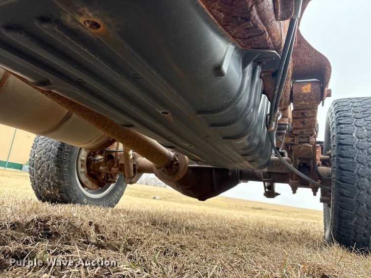 image for item FG2724 2016 Chevrolet Silverado 3500HD pickup truck cab and chassis