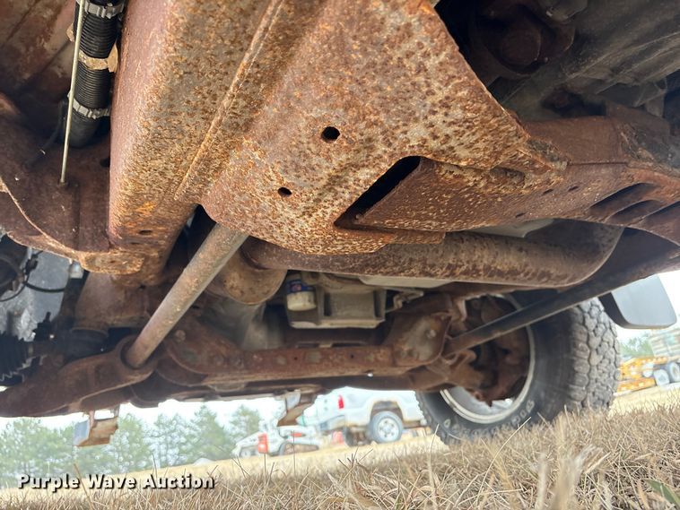 image for item FG2724 2016 Chevrolet Silverado 3500HD pickup truck cab and chassis