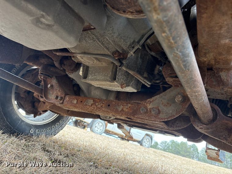 image for item FG2724 2016 Chevrolet Silverado 3500HD pickup truck cab and chassis