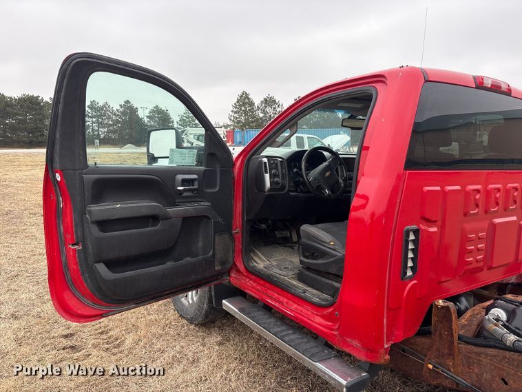 image for item FG2724 2016 Chevrolet Silverado 3500HD pickup truck cab and chassis