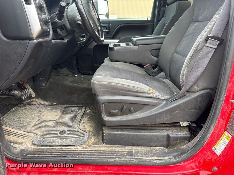 image for item FG2724 2016 Chevrolet Silverado 3500HD pickup truck cab and chassis