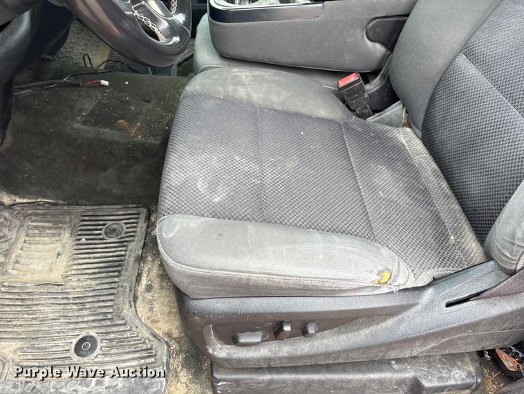 image for item FG2724 2016 Chevrolet Silverado 3500HD pickup truck cab and chassis