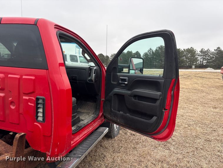 image for item FG2724 2016 Chevrolet Silverado 3500HD pickup truck cab and chassis