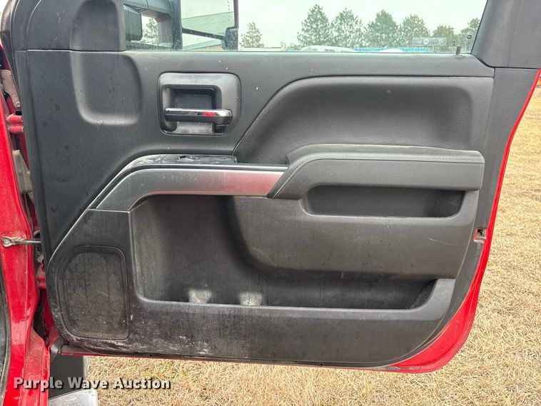 image for item FG2724 2016 Chevrolet Silverado 3500HD pickup truck cab and chassis