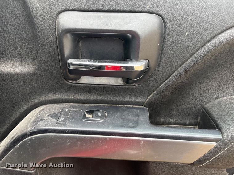 image for item FG2724 2016 Chevrolet Silverado 3500HD pickup truck cab and chassis