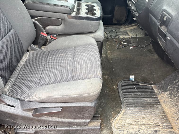 image for item FG2724 2016 Chevrolet Silverado 3500HD pickup truck cab and chassis