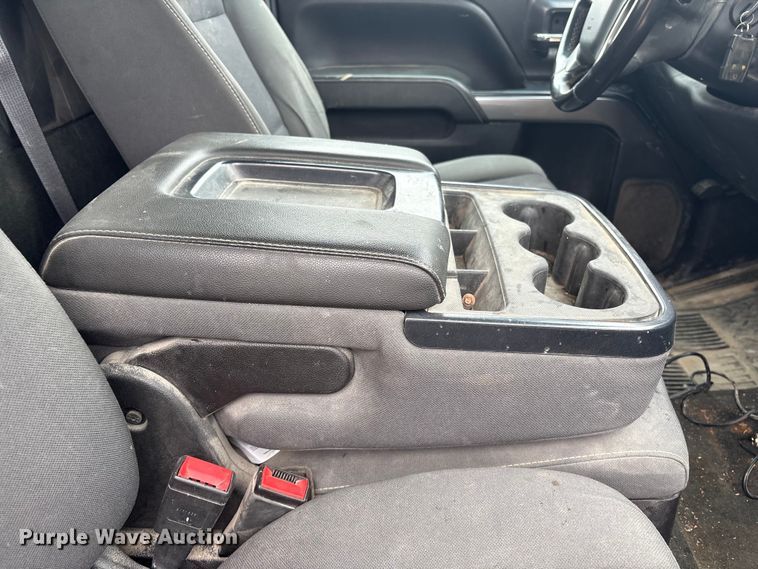 image for item FG2724 2016 Chevrolet Silverado 3500HD pickup truck cab and chassis